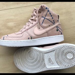 Nike hightops size 7 1/2 woman excellent condition